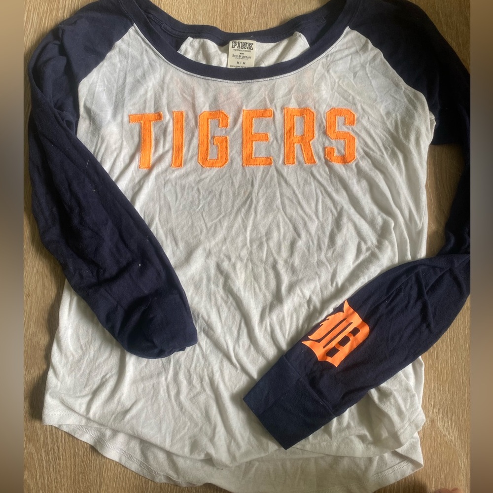 Detroit tigers long sleeve shirt!